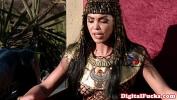 ดูหนังxxx Gorgeous egyptian queen hoovering cock 2021