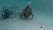 หนังโป๊ Bikini girl drowning underwater 3gp ฟรี