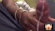 หนังโป๊ Handjob by Indian mummy ล่าสุด