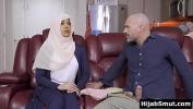 คลิปxxx Hijab wearing muslim girl fucks her therapist 3gp ฟรี